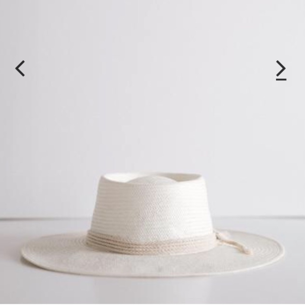 Gigi pip ivory hat. Brand new!! Size L